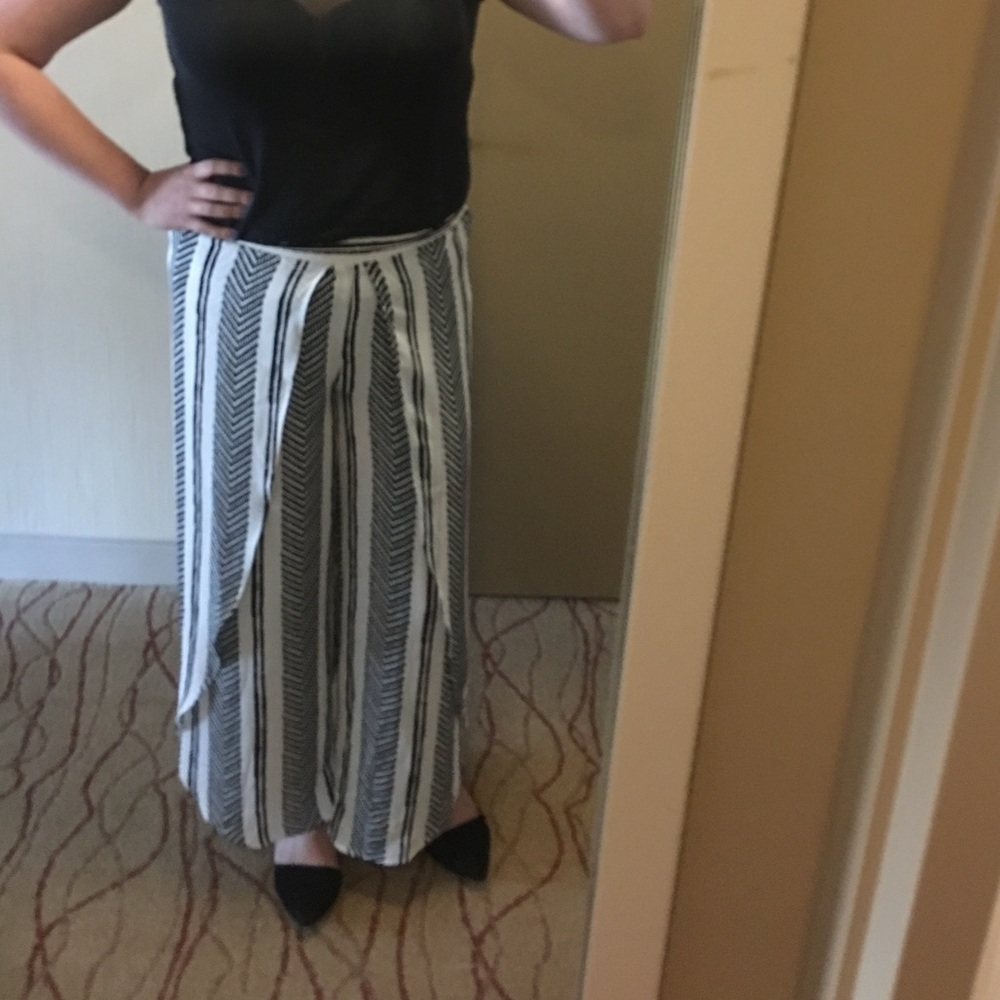 Chelsea & Theodore Monochrome Patterned sheer pants